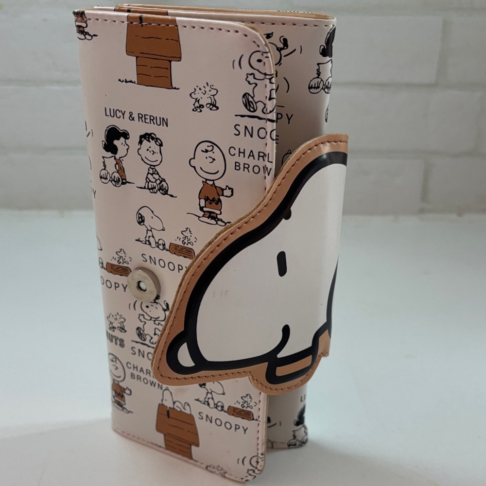 New! Peanuts wallet never used/excellent condition! No tags